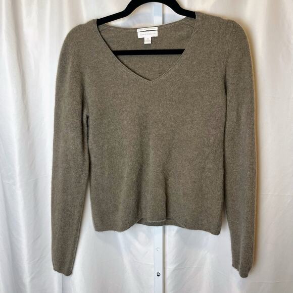 100% 2 Ply Cashmere Charter Club V Neck Sweater Sz M Pullover Knit Luxury Scandi - Picture 1 of 3
